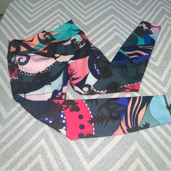 Nike Epic Luxe Icon Clash Women's - Picture 2 of 9